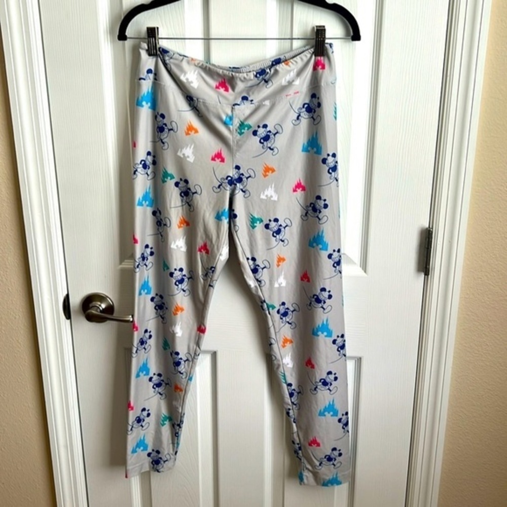 Authentic Disney Parks ladies size medium leggings‎
